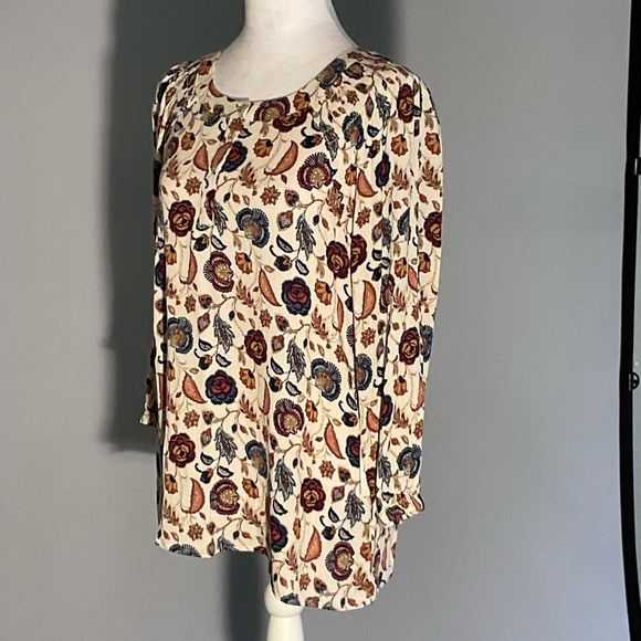 Olivia Grey Medium Long Sleeve Blouse Shirred Shoulders Rayon Fall Colors NWT - Picture 14 of 16